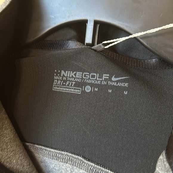NWT Women’s Nike Golf Quarter Zip - Picture 4 of 4